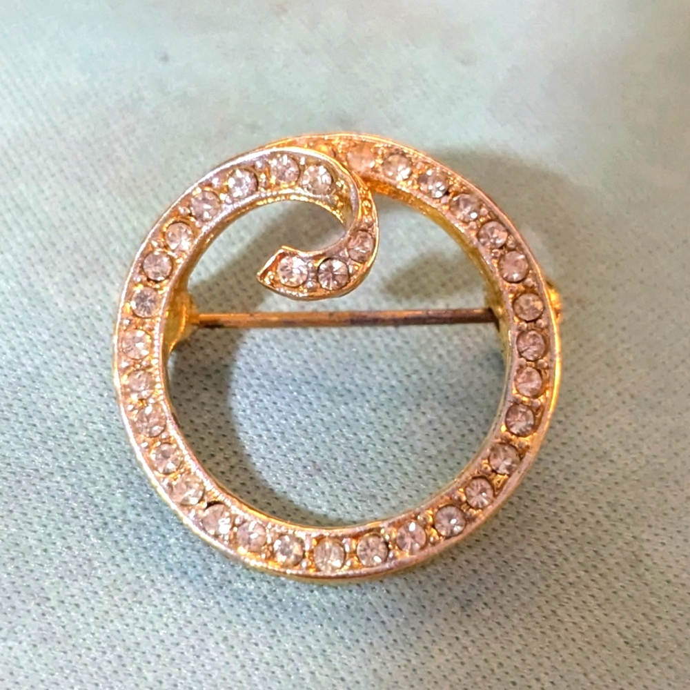 Vintage Gold Toned Studded Round Brooch